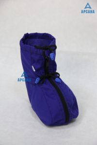 Легкий, без резиновой подошвы.